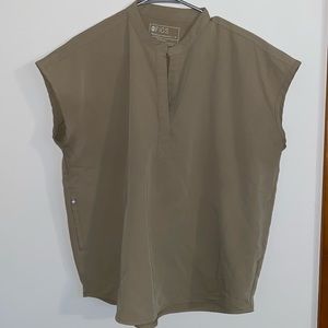 Women’s medium fig scrub set